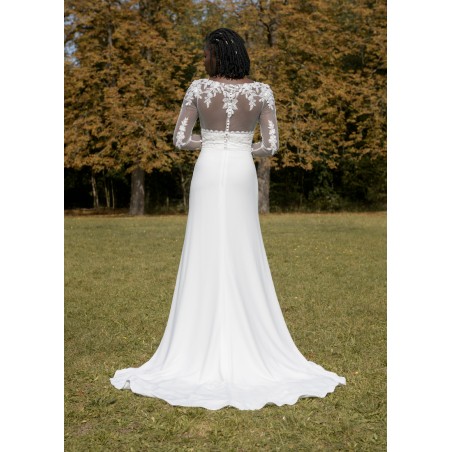 Robe de mariée manches tatouage coupe fourreau