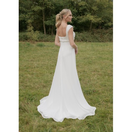 Robe de mariée en mousseline encolure carrée