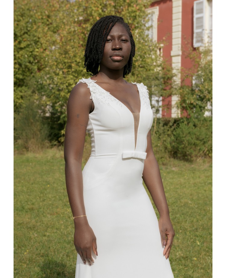 Robe de mariée coupe foureau Décolleté en V échancré