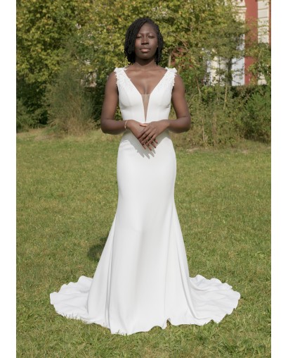 Robe de mariée coupe foureau Décolleté en V échancré