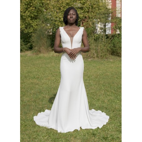 Robe de mariée coupe foureau Décolleté en V échancré