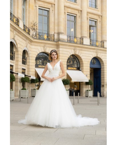 Col échancré en V avec une Coupe princesse
