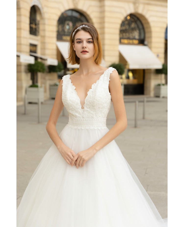 Col échancré en V avec une Coupe princesse