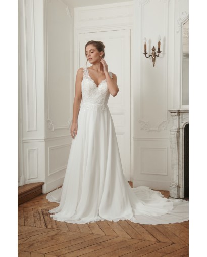 Robe de mariée fluide dos drapé – Dentelle & élégance aérienne