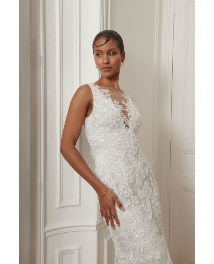 Robe de mariée sirène en dentelle – Dos illusion et traîne florale