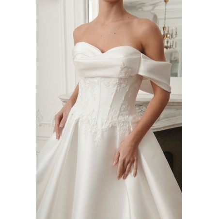 Robe de mariée Princesse en satin – Élégance couture épaules dénudées