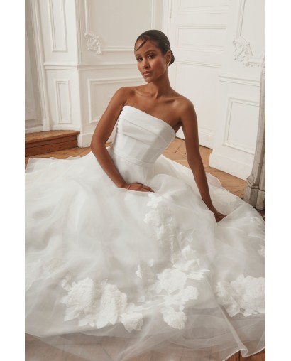 Robe de mariée bustier  – Minimalisme chic & allure intemporelle