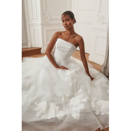 Robe de mariée bustier  – Minimalisme chic & allure intemporelle